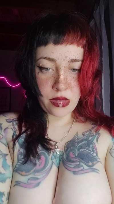 wanna watch me drool all over my huge tits👅💦