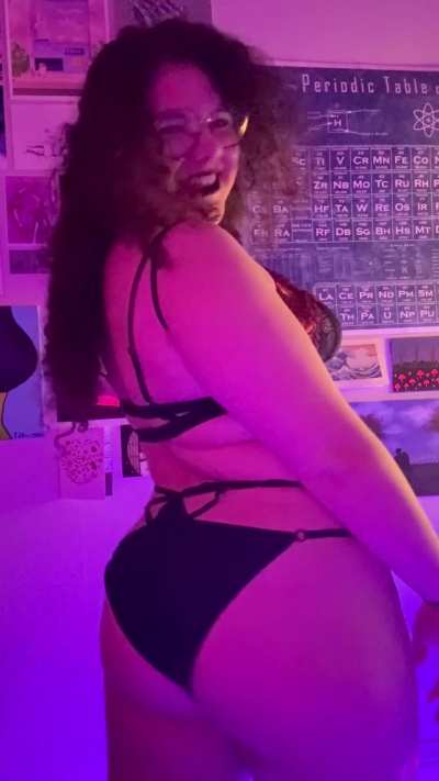 Nice to meet you r/JigglyLingerie 😜💦🖤🥵