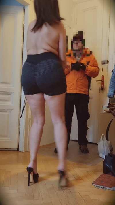 My second Pizza Dare. The Amazon gentleman misses out. Food delivery guy gets blown instead