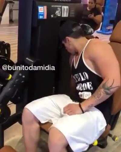 Первый день занятий ногами в тренажерном зале