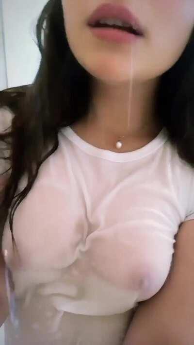 this us uhhh ... totally how you drink water, right? 💧[f] [oc]