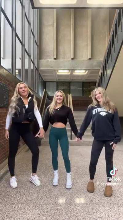 Blondes in leggings