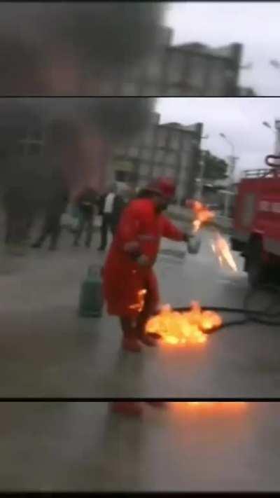 the opposite of fire fighter