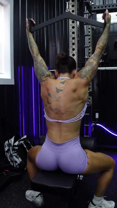 Neutral pulldowns slow and controlled💪🏼