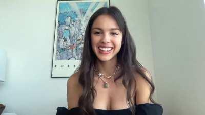 Fingers Crossed for Liv - [MIC]