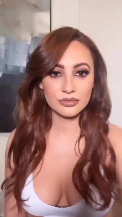 Sexy cleavage shake IG March 07, 2023