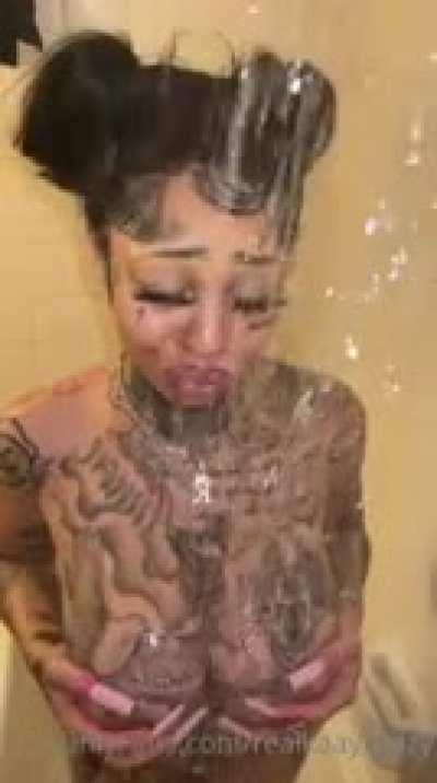 Kaay brazy sexy shower time