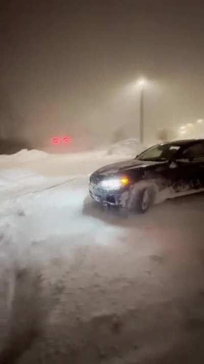 M340 xdrive drifting in Buffalo blizzard. Turbo noises :D