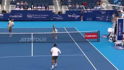 Nikola Mektić casually pulling off a cartwheel in the match tiebreak