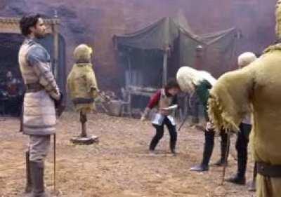 Before we lose the young children to the final time jump please enjoy this GIF of Lucerys dabbing on Aegon