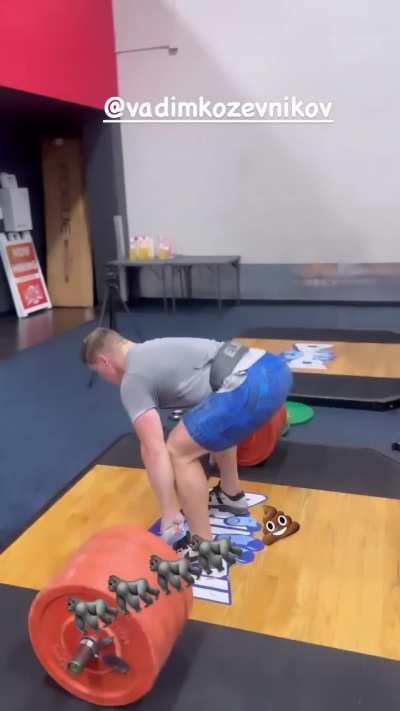 General gym goer witnesses Vadim Kozevnikov C+J 184kg at a Crunch Fitness