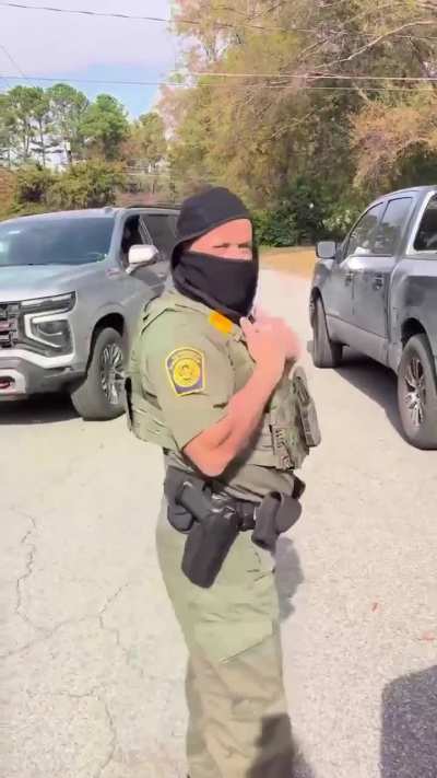 Durham NC woman yells at ICE in her neighborhood, tells them to go back to their 