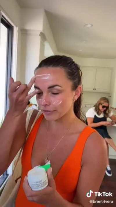 tiktok.com/@brentrivera/video/7021598865929374982