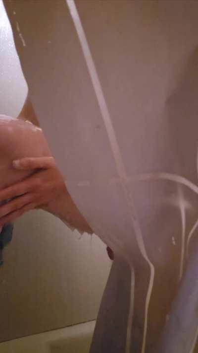 Gym shower spycam... 🤭