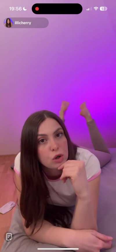 @illicherry live now without socks!!!!