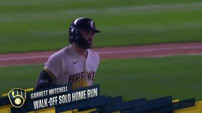 [Highlight] Garrett Mitchell walks off the Mets with a solo shot!
