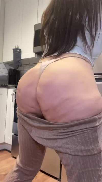 Want my clapping ass cheeks for breakfast?🎂