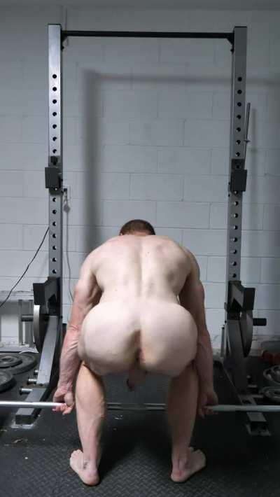 Finally a little more nude lifting. Deadlifts. [M]