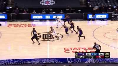 [Highlight] Kawhi turns the ball over in the fast breaek