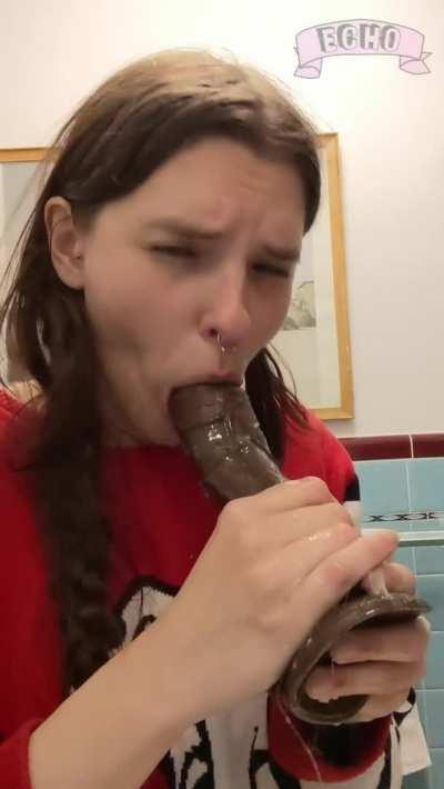 Dumb whore does it all by herself