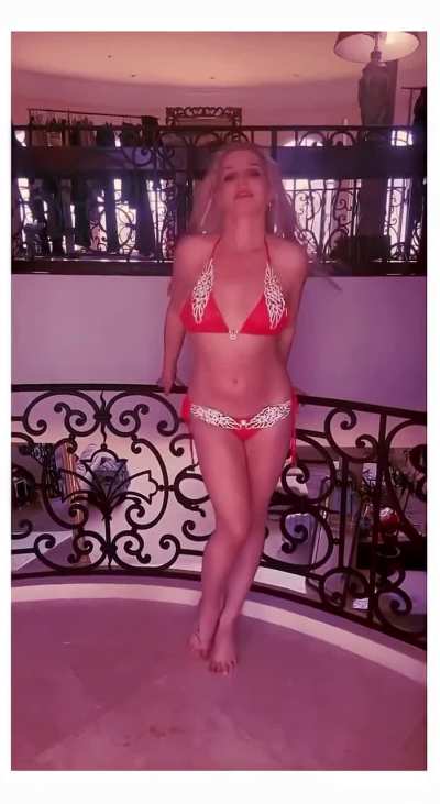 Britney omg she's just perfect  😲