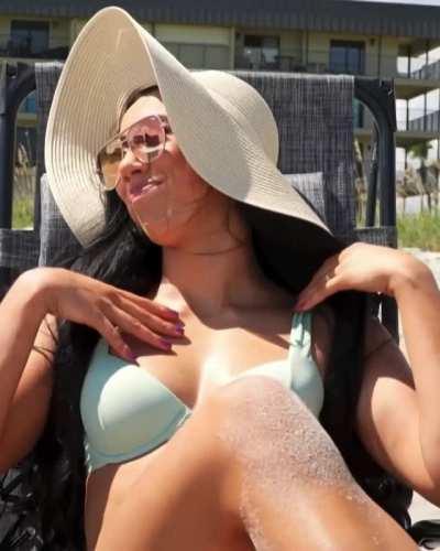 Any fans of Indi Hartwell? She’s young and I think she has a lot of potential.