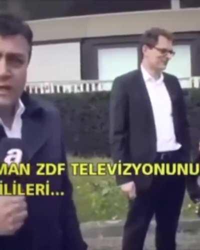 elleri titriyomuş vay amk
