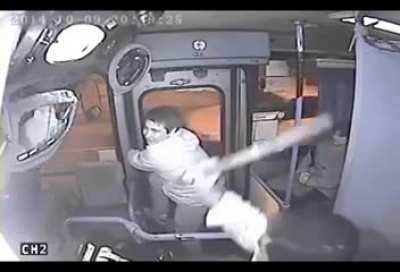 Mugger laughs and tries to play it off after failing to snatch her purse the first time, attempts to do it once again...