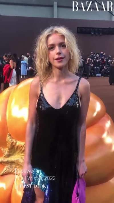 Kiernan Shipka Says Hello from Paris