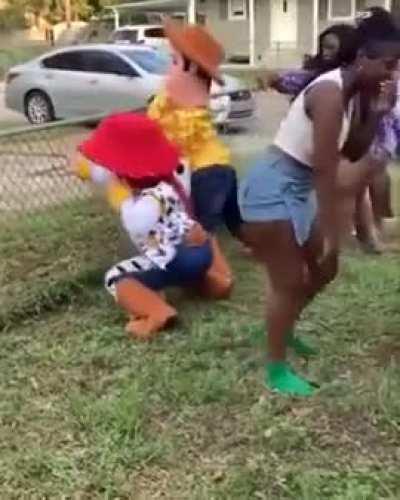 Kid didn't want to see his mom twerking during his birthday party...