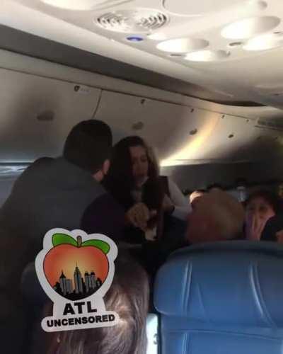 Karen assaults an old man for not wearing a mask