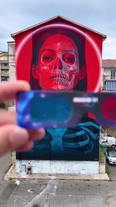 This guy’s mural through glasses! 🤯