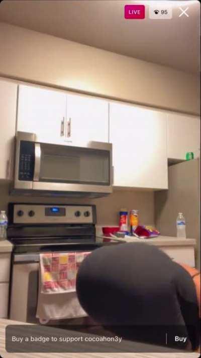 She really made that shit clap for 0.5 seconds 😩😭😅🍑🥩🤦🏾‍♂️