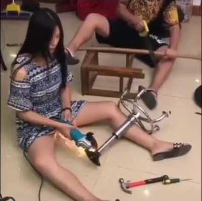 Запахло жареной рыбой.