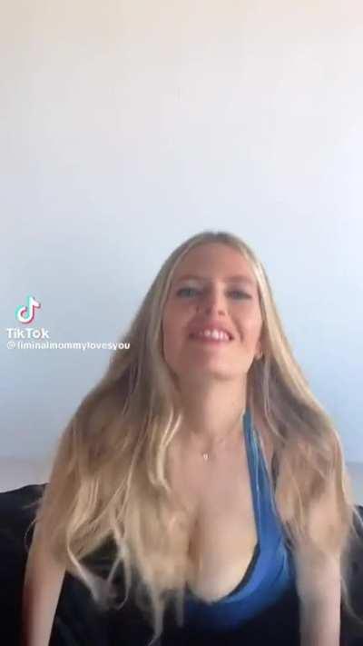 I thought @liminalmommylovesyou looked pretty great in this one. 