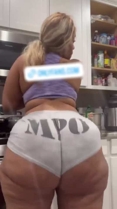 Big phat ass clapping [Mstell]