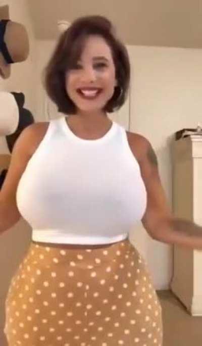 Her videos be having so much energy lol but sometimes it's like wtf is she talking about... And then you realize in the end why you let play lol