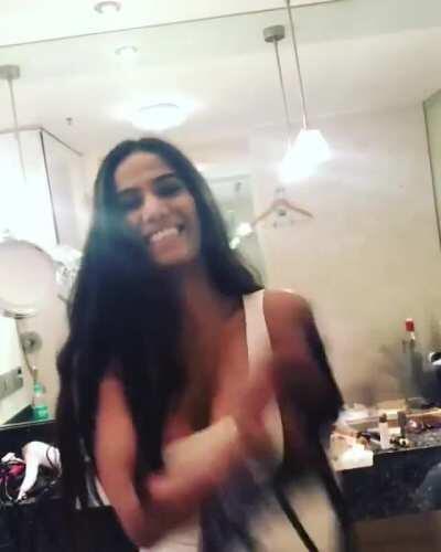 Poonam Pandey Removes