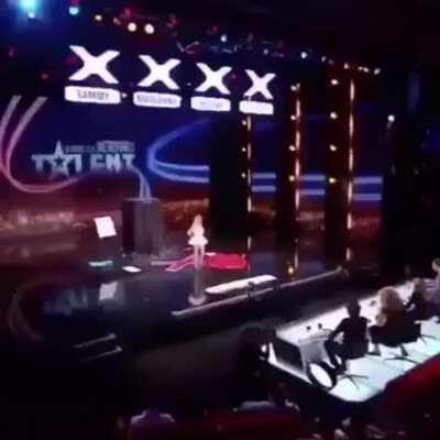 So women CAN get dressed quickly!!