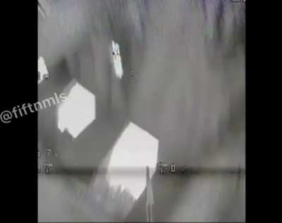 Russian FPV drone strikes 2 Ukrainian soldiers hiding in a building