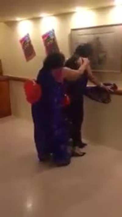 ye auntyian apni kitty party band kab karengi ?