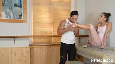 Gina's Toe & Feet worship, yes or no? 🤔