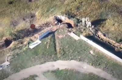 Video of Ukrainian artillery shooting a group of Russian soldiers in a trench 29.08.2022