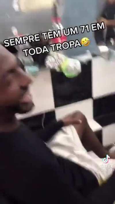 muca falando que vai pra bangu ajudar a família enquanto ta indo na rave com grelo