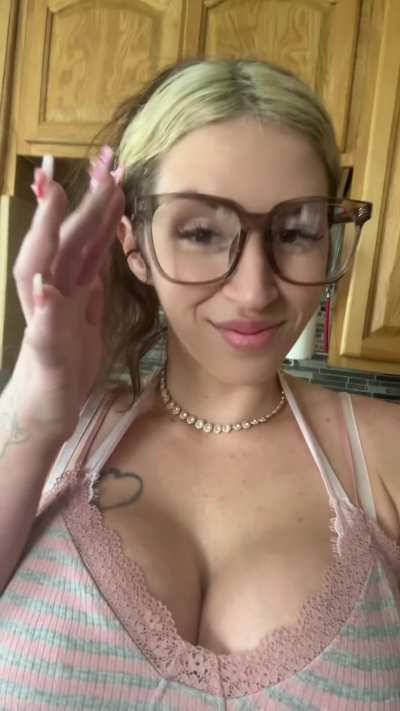 Imagine worshipping and being owned by a beautiful goddess every day ;)