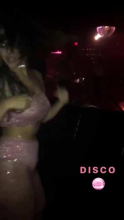 This video of her dancing is so hot