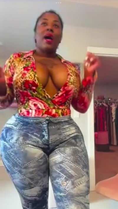 I really love when it&rsquo;s big and exaggerated!!!! Type of ass up make you come home at night 😍