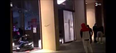 WCGW when you rob a store