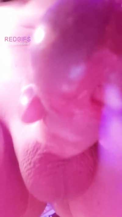 I can't stop leaking you better put it in your mouth 