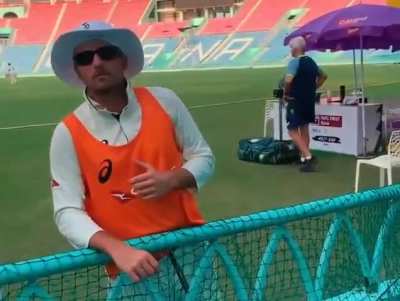 I know it's fun & not meant to be forceful but still why are Indian fans so obsessed with making foreign players say things like this? (Video from Ind A vs Aus A game in Lucknow)